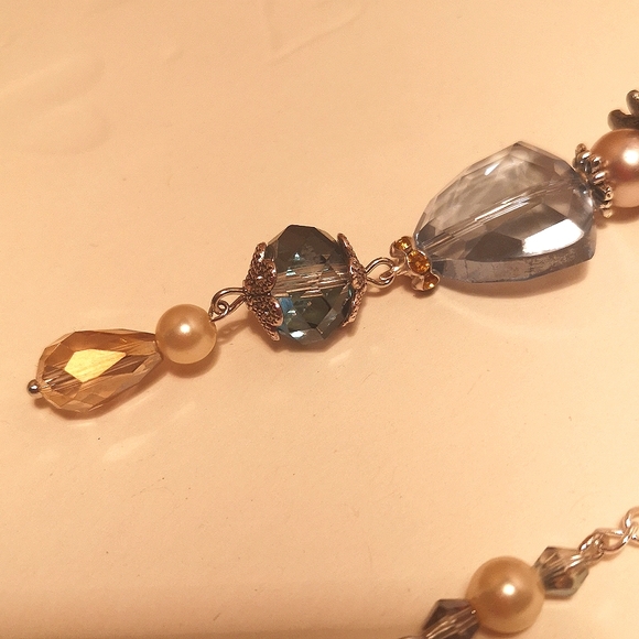 Swarovski crystal and faux pearl earrings and necklace set - Picture 10 of 11